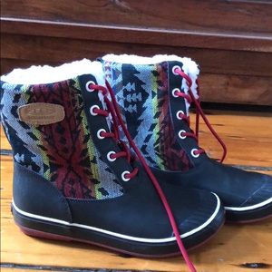 Keen Elsa Size 7.5 snow boots, like new